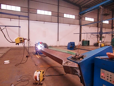 查看 挖掘機大臂焊接變位機焊接操作 詳情